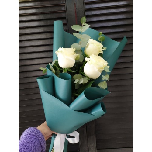Купить на заказ Букет с белыми розами, 3 шт с доставкой в Аксае
