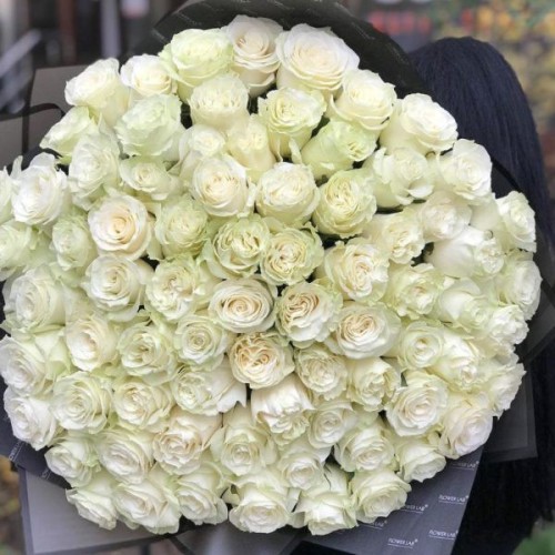 Купить на заказ Букет из 75 белых роз с доставкой в Аксае