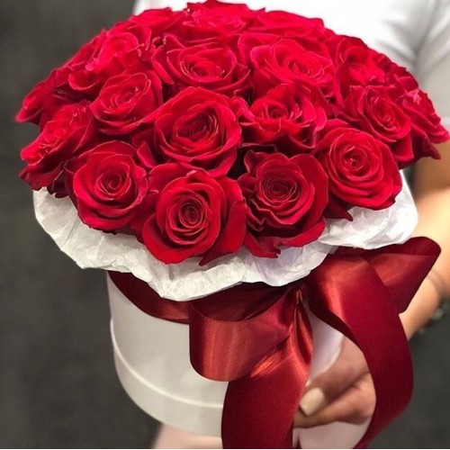 Купить на заказ 15 красных роз в коробке с доставкой в Аксае