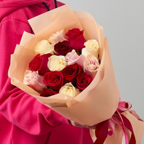 Купить на заказ Микс из 15 роз с доставкой в Аксае