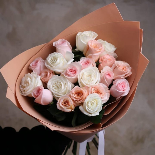 Купить на заказ Букет из 21 розы (микс) с доставкой в Аксае
