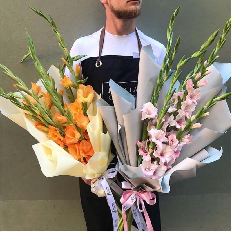 Цветы гладиолусы букет